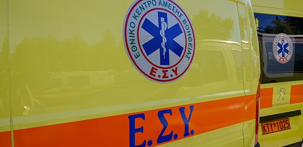 Αυτοκίνητο έπεσε σε λαϊκή αγορά, μία τραυματίας