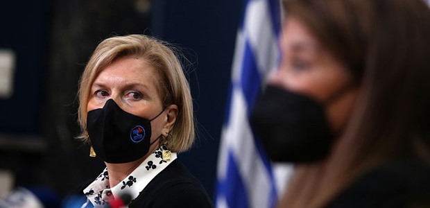 Κάτω των 60 ετών ένας στους τρεις στις ΜΕΘ