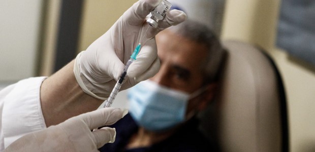 Το πρόβλημα είναι οι ανεμβολίαστοι πάνω από 60 ετών