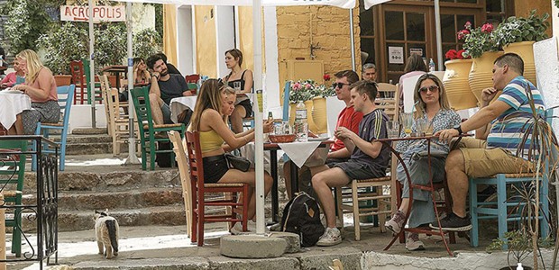 Lockdown μόνο στις «μεικτές» επιχειρήσεις