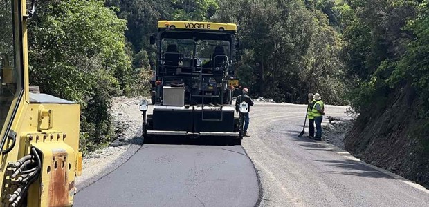 Ασφαλτόστρωση στον δρόμο προς το Κάστρο Βελίκας 