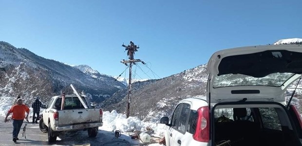 Μηχανήματα ανοίγουν δρόμο για την ηλεκτροδότηση χωριών 
