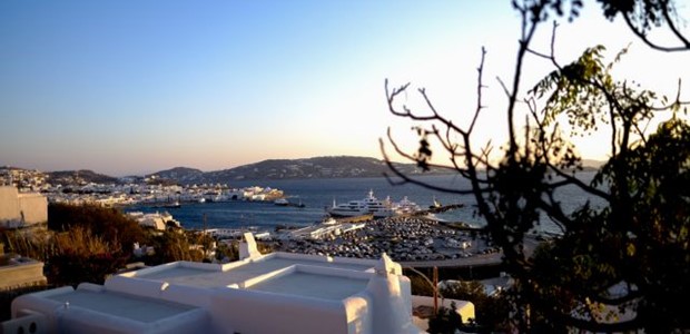 «Βούλιαξαν» οι τουριστικές εισπράξεις τον Ιούλιο