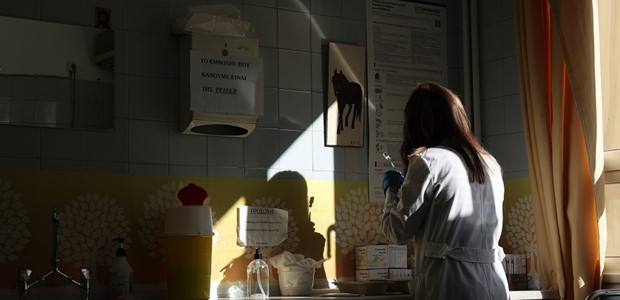 Ανοίγει η πλατφόρμα για την 4η δόση στις ηλικίες 30-59 ετών