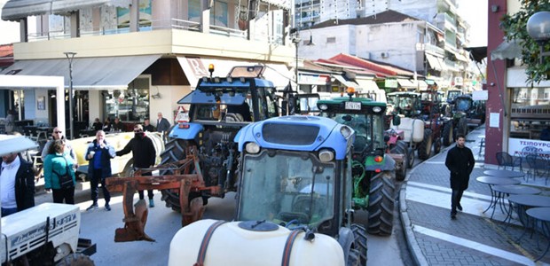 Συλλαλητήριο με τρακτέρ και αγροτικά στη Λάρισα 