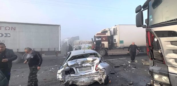 Αυλώνα: Διπλή καραμπόλα 12 οχημάτων λόγω ομίχλης