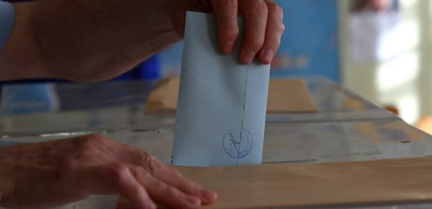 Προβάδισμα 8,5 μονάδων και αυτοδυναμία για τη Ν.Δ.