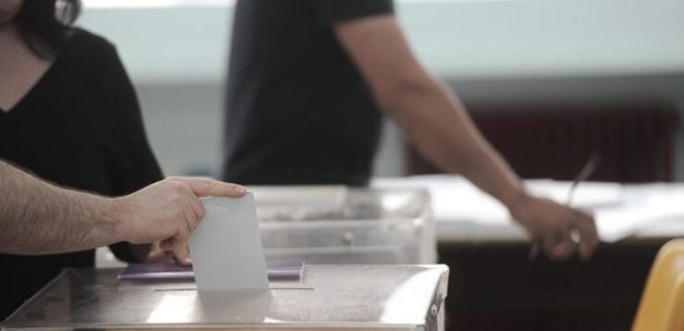 Στο 5,8% η διαφορά ΝΔ και ΣΥΡΙΖΑ