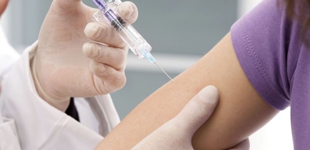 Ελάχιστοι εκπαιδευτικοί κλήθηκαν για εμβολιασμό