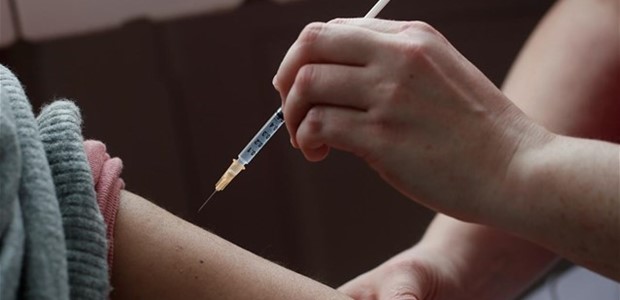 Εγκρίθηκε ο εμβολιασμός των άνω των 65 με AstraZeneca 