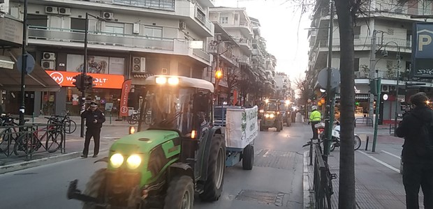 Με τα τρακτέρ διαδήλωσαν οι αγρότες