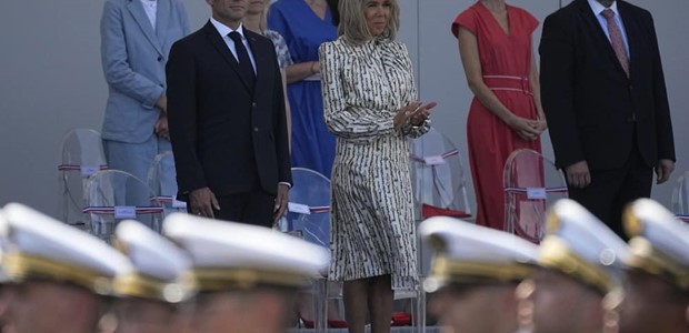 Εθνική επέτειος "χωρίς" Μακρόν και βεγγαλικά