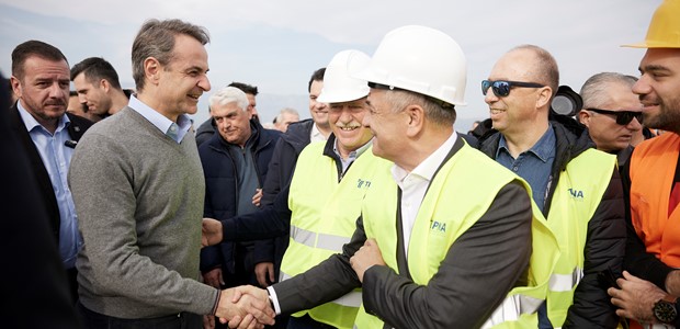 "Mετατρέπουμε τη χώρα σε ένα μεγάλο εργοτάξιο"