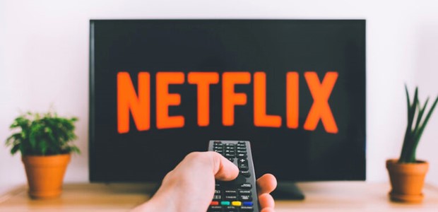 Mειώνει τις τιμές σε περισσότερες από 30 χώρες
