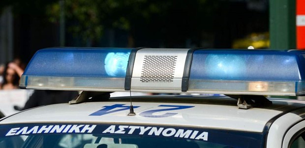 Χειροπέδες σε δύο άτομα στη Λάρισα