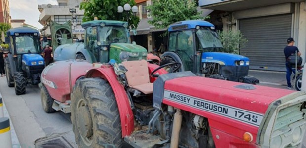 Στους δρόμους οι αγρότες του Δήμου Τυρνάβου