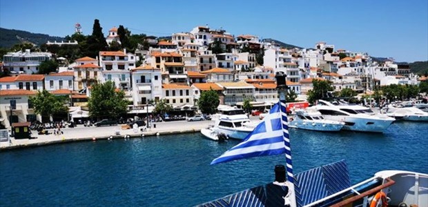 Πρώτες πτήσεις από Ρουμανία με 330 τουρίστες