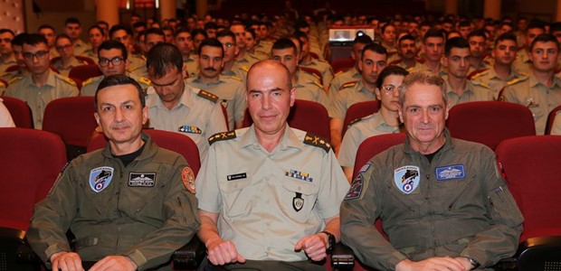 Σπουδαστές της Στρατιωτικής Σχολής Ευελπίδων στο ΑΤΑ