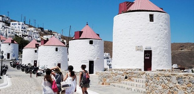 Χαμηλώνουν οι τουριστικές προσδοκίες
