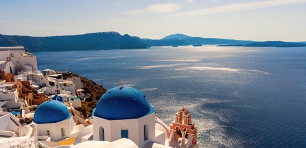 Στα "τάρταρα" οι τουριστικές αφίξεις και εισπράξεις