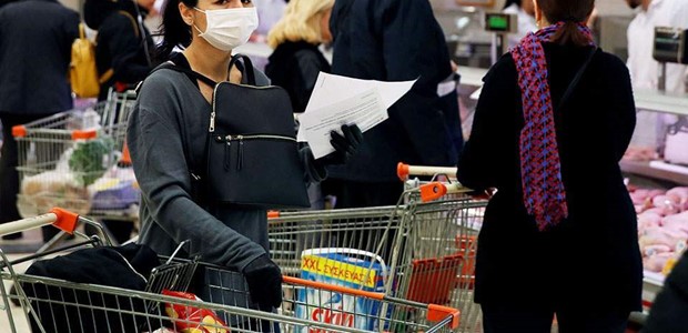 Υποχρεωτική στους κλειστούς χώρους
