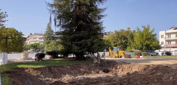 Το τείχος που αποκαλύφθηκε, σταματά εκ νέου τα έργα