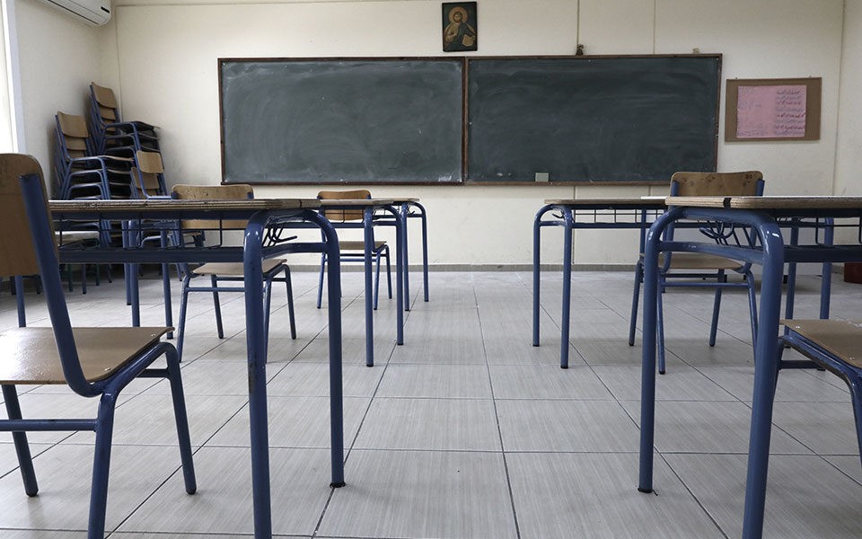 Χιλιάδες νέα κρούσματα σε μαθητές και εκπαιδευτικούς