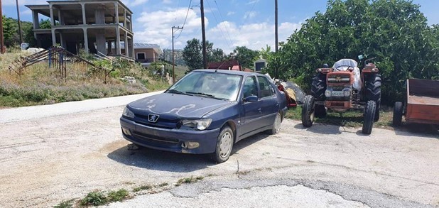 Συνεχίζεται η απομάκρυνση εγκαταλελειμμένων αυτοκινήτων
