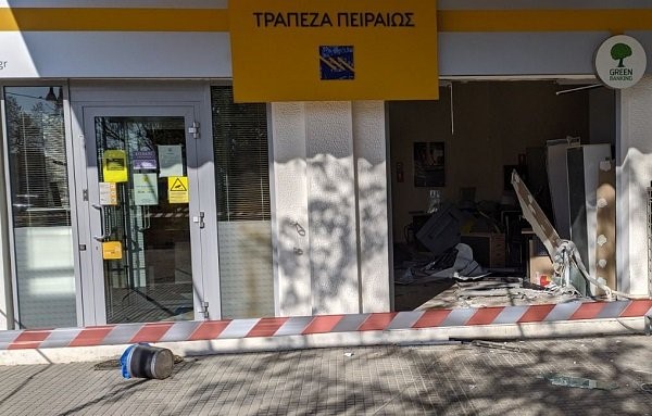 Αμπελώνας: Με κλεμμένο αγροτικό μπούκαραν στην Τράπεζα