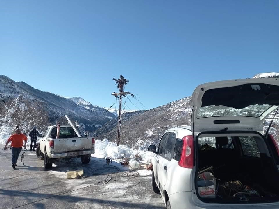 Μηχανήματα ανοίγουν δρόμο για την ηλεκτροδότηση χωριών 