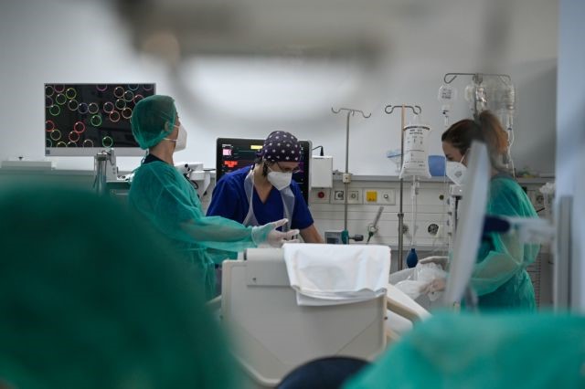 1.076 νέα κρούσματα κορωνοϊού στη Θεσσαλία