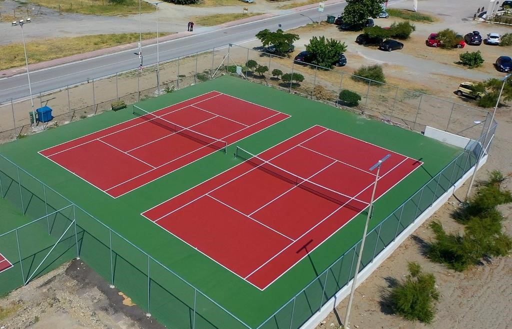 Αγιά: Γήπεδα τένις, μπάσκετ και μια νέα παιδική χαρά (video)
