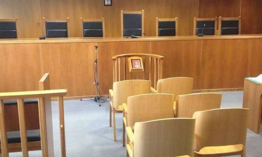 Πολυετής κάθειρξη σε κλέφτες επιχειρήσεων και ιδρυμάτων