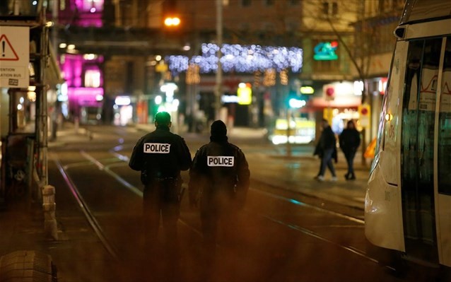 Ένας νεκρός και 10 τραυματίες από πυροβολισμούς