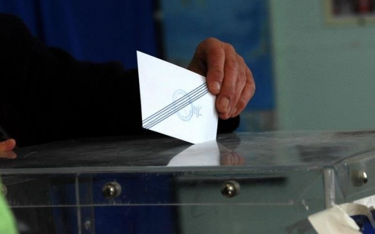 Ανοίγει η ψαλίδα σε ΝΔ και ΣΥΡΙΖΑ