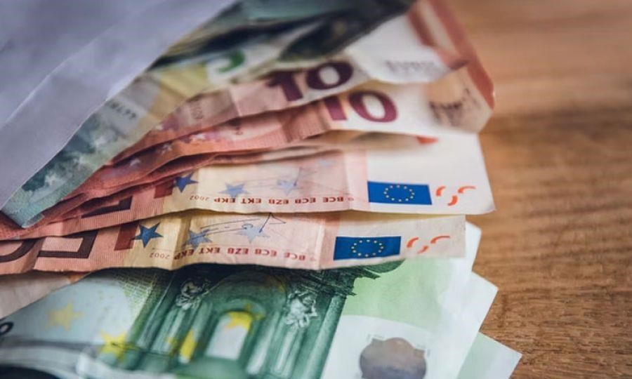Έκλεψαν από 88χρονο φάκελο με 2.500 ευρώ