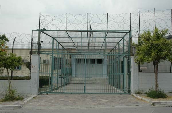 Στις φυλακές ο 17χρονος που ξυλοκόπησε την αδερφή του